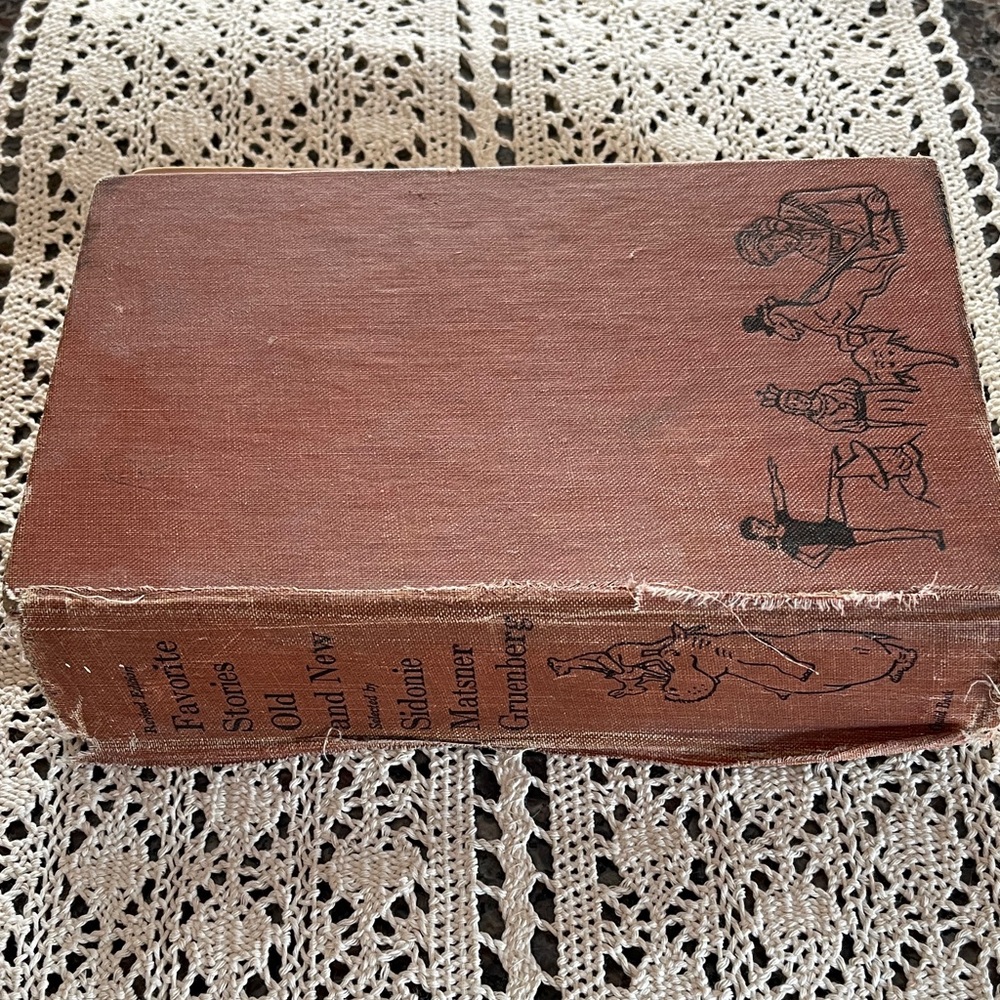Vintage Hardcover Children’s Storybook 🌺